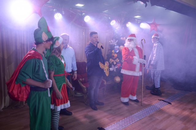 Chegada do Papai Noel abriu a programação de Natal