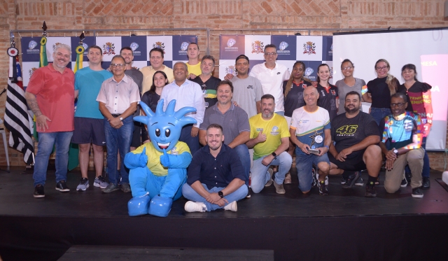 Evento realizado no Espaço Cultural Cidade do Livro reuniu autoridades, atletas, técnicos e familiares dos homenageados