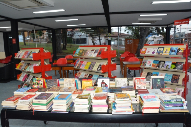 Na foto, um dos ambientes da Biblioteca Municipal Orígenes Lessa