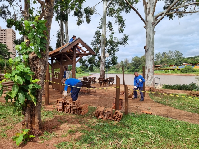 Equipes trabalharam durante o fim de semana