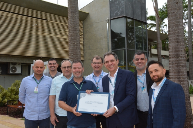 Na foto, o prefeito Prado, secretários e integrantes da Caixa Econômica Federal (CEF)
