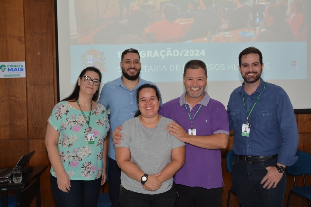 Prefeito e equipe de RH deu as boas-vindas aos servidores