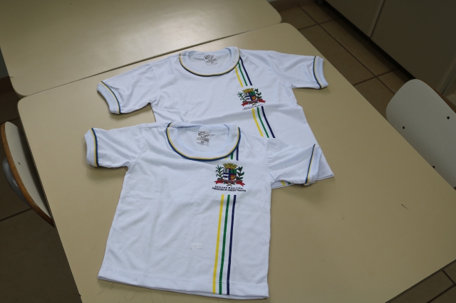 Estudantes já estão usando camisetas novas