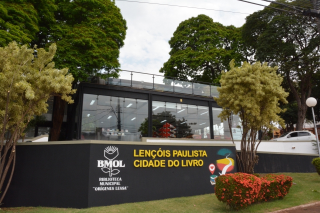 Na foto, imagem da fachada da Biblioteca Municipal Orígenes Lessa