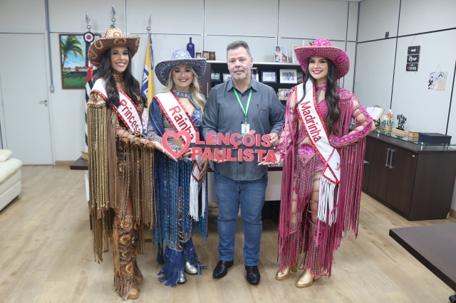 Rainha, Princesa e Madrinha da Facilpa com o prefeito Anderson Prado