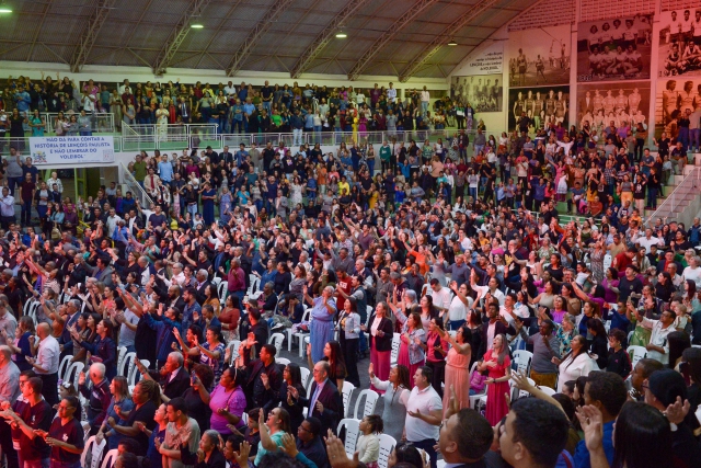 Ginásio do CSEC recebeu comunidade evangélica para o culto em Ação de Graças pelo aniversário de Lençóis Paulista