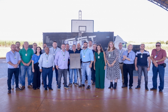 Ato formalizou a entrega do Centro Educacional de Ensino Integral Orígenes Lessa