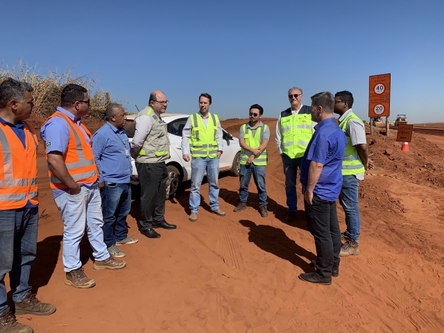 Prefeito e vice acompanharam as obras na SP 261