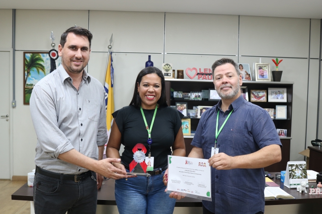 Secretário e enfermeira responsável pelo programa encontraram o prefeito