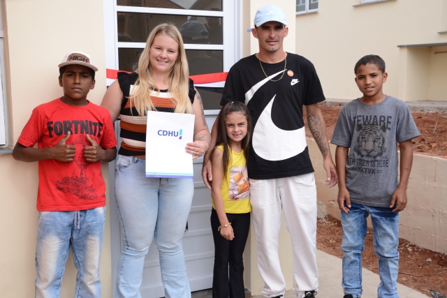 Setenta beneficiários receberam a chave da casa própria