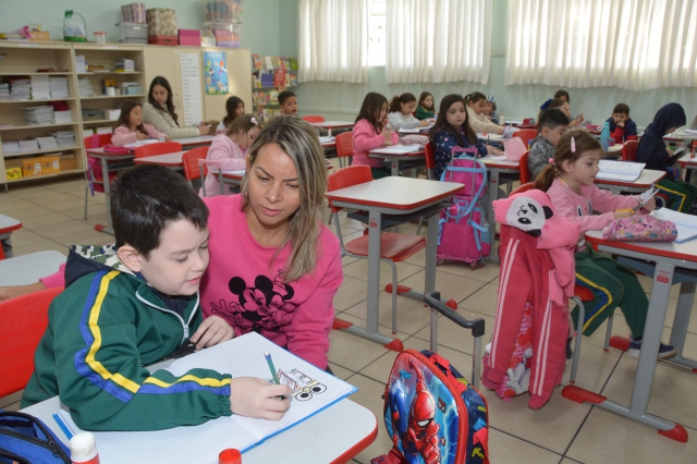 Na foto, atividade na Escola Eliza Pereira de Barros