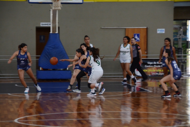 Na foto, lance do jogo entre Lençóis Paulista e Avaré na abertura da competição