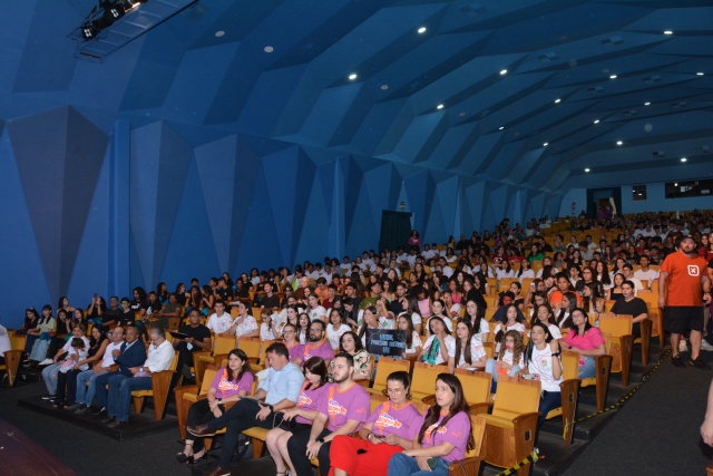 Teatro Municipal Adélia Lorenzetti ficou lotado durante a cerimônia de anúncio dos vencedores do Desafio Faça Acontecer