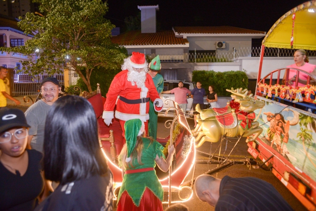Na tofo, Papai Noel durante a abertura do Natal de 2023 (arquivo Prefeitura)