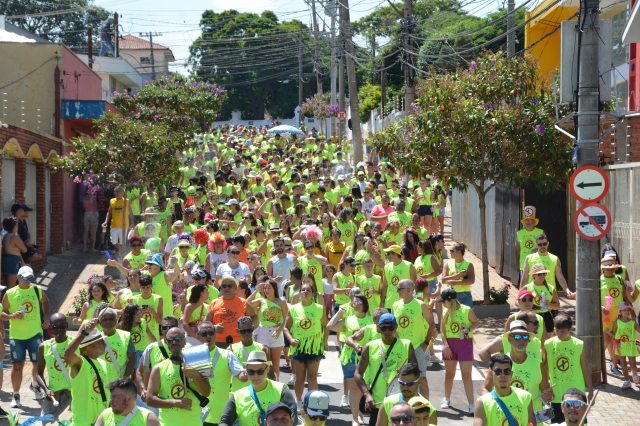 Lençóis Folia terá shows, desfile de blocos, banho de espuma e brinquedos infláveis
