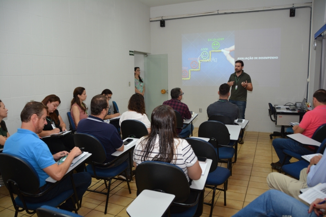 RH promove treinamento para gestão de avaliação funcional