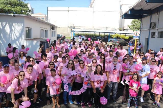 Caminhada encerra programação do mês dedicado à mulher